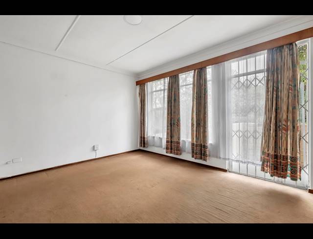 2 BEDROOM TOWNHOUSE FOR SALE IN WINDSOR EAST